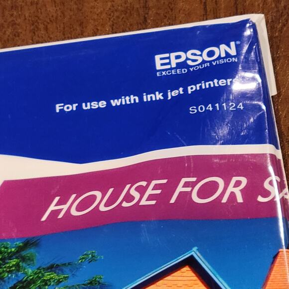 Epson 8.5 x 11" Glossy Photo Paper (S041124) Open package - Picture 4 of 9